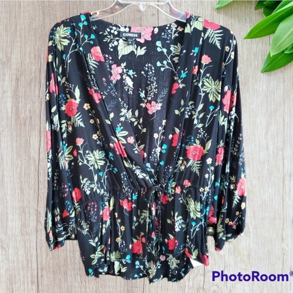 NWOT Express Classic Floral Flowy Tie Kimino Style Blouse Medium - Picture 1 of 6